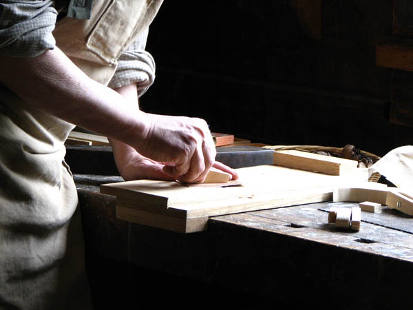Nacemos de la influencia y formación  heredada en el sector de la <strong>carpintería de madera y ebanistería  en Fortià.</strong>